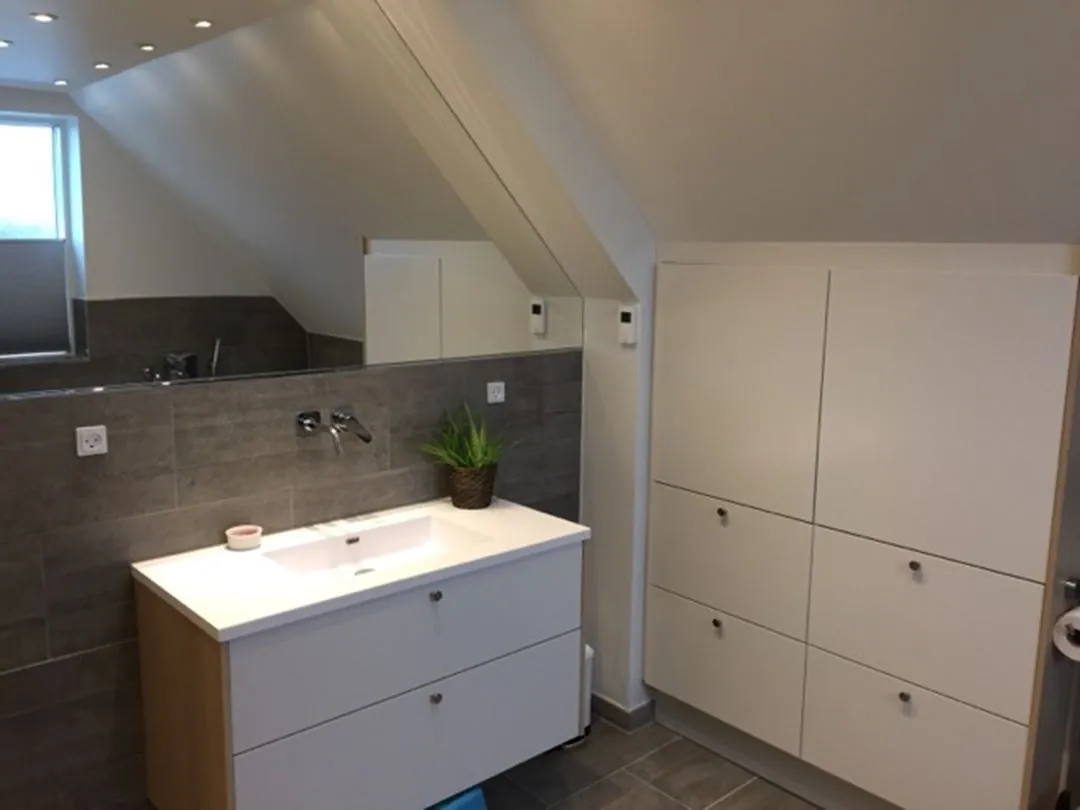 Renoveret badeværelse med nye fliser